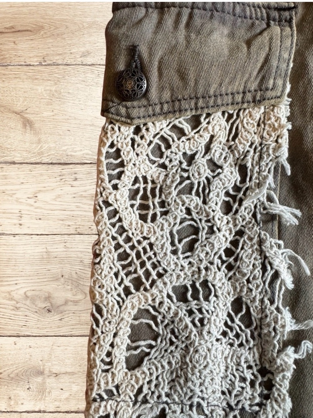 POL Women’s Vintage Wash Crochet Patchwork Distressed Jogger Cargo Pants Large - Picture 10 of 16